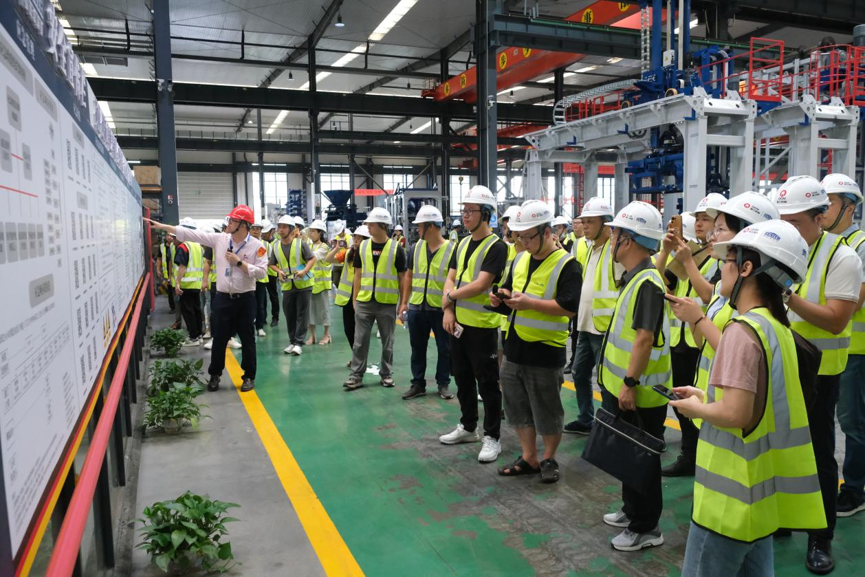 福建泉州台商区安全生产标准化工作专班走进365博彩官网股份