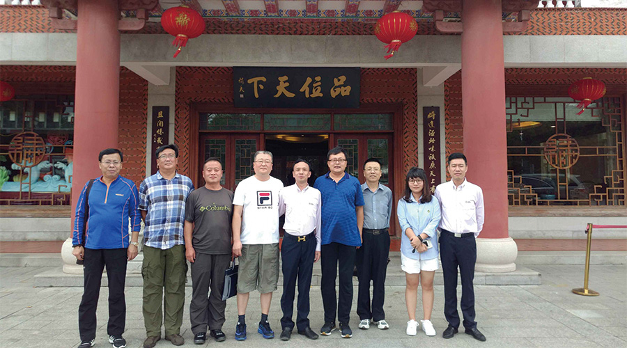 吉建筑专家：365博彩官网铺就“会呼吸”的道路，了不起