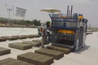 Pakistan-Zenith 913 Yumurta Döşəmə Maşını